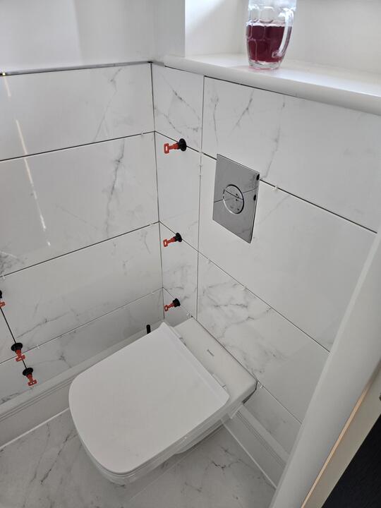 Bathrooms by Romenzo Construction