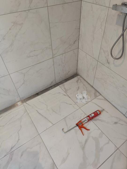 Bathrooms by Romenzo Construction