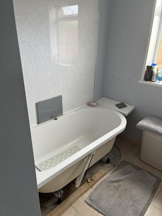 Bathrooms by Romenzo Construction