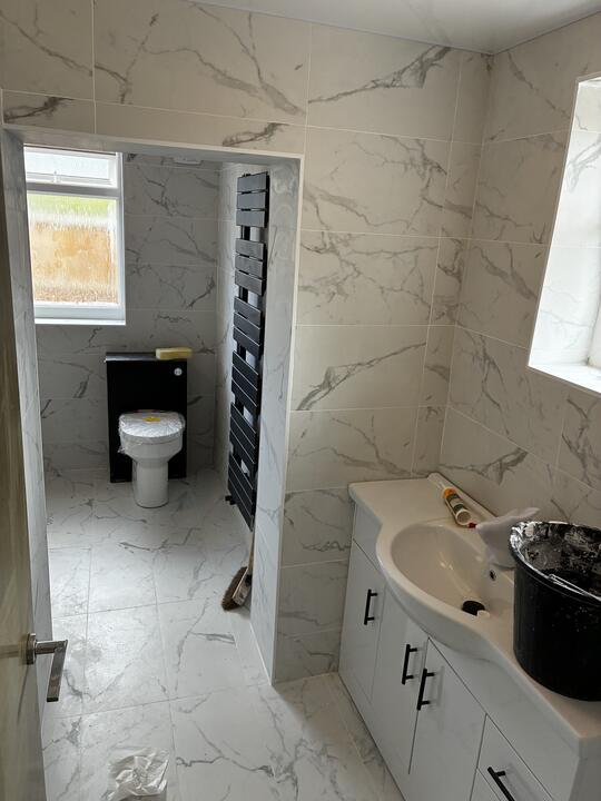 Bathrooms by Romenzo Construction