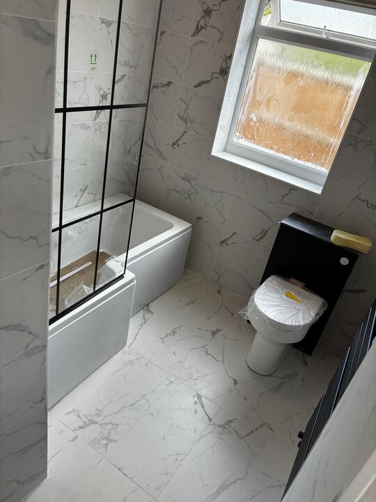 Bathrooms by Romenzo Construction