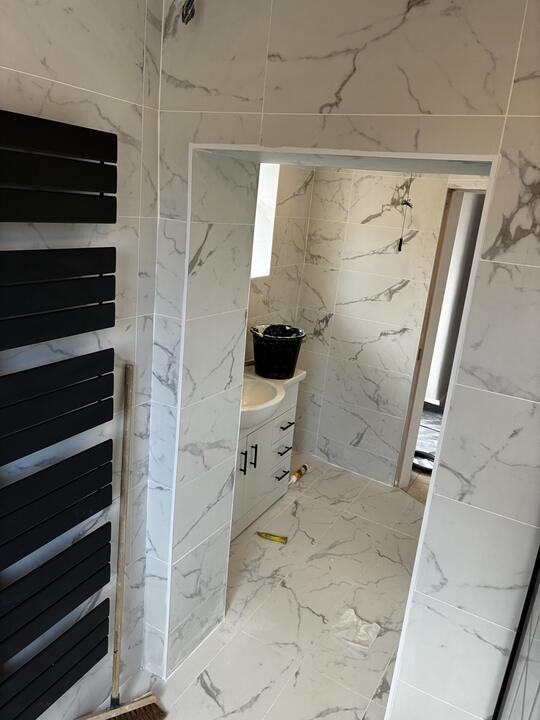 Bathrooms by Romenzo Construction