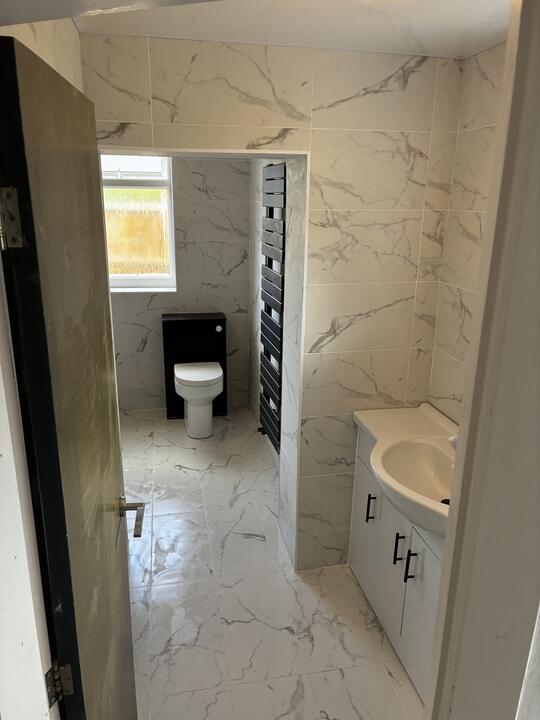 Bathrooms by Romenzo Construction