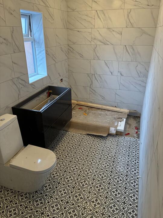 Bathrooms by Romenzo Construction