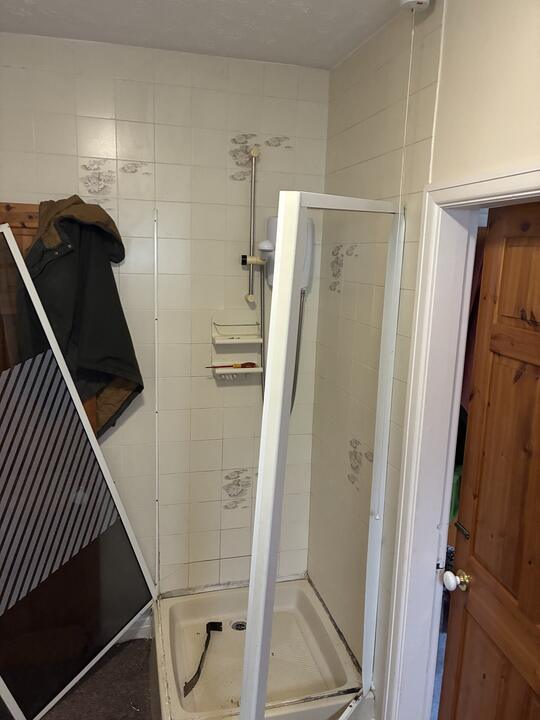 Bathrooms by Romenzo Construction