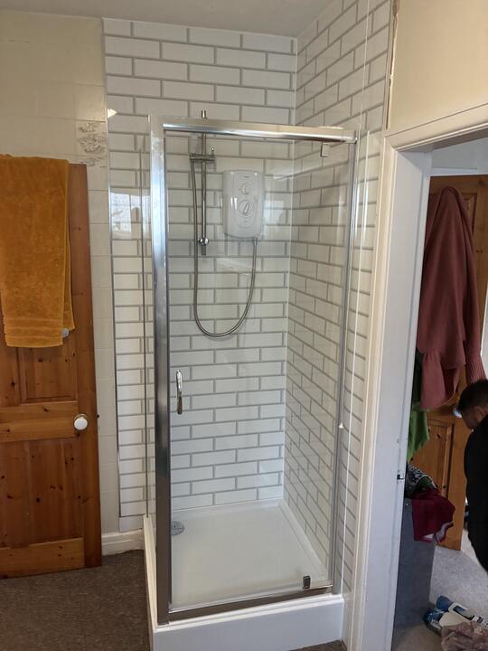 Bathrooms by Romenzo Construction