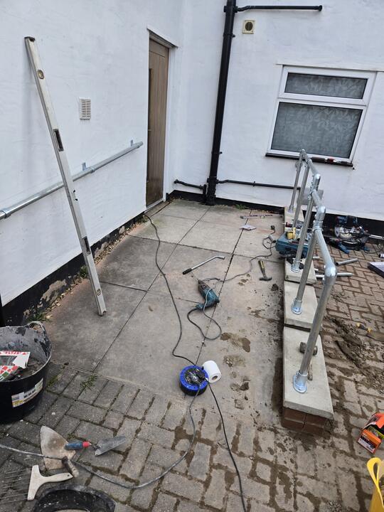Outdoor work and garden rooms by Romenzo Construction