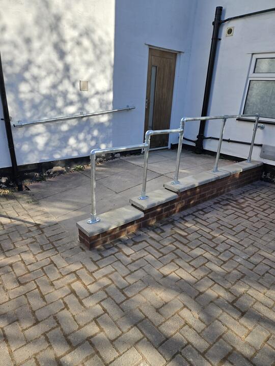 Outdoor work and garden rooms by Romenzo Construction
