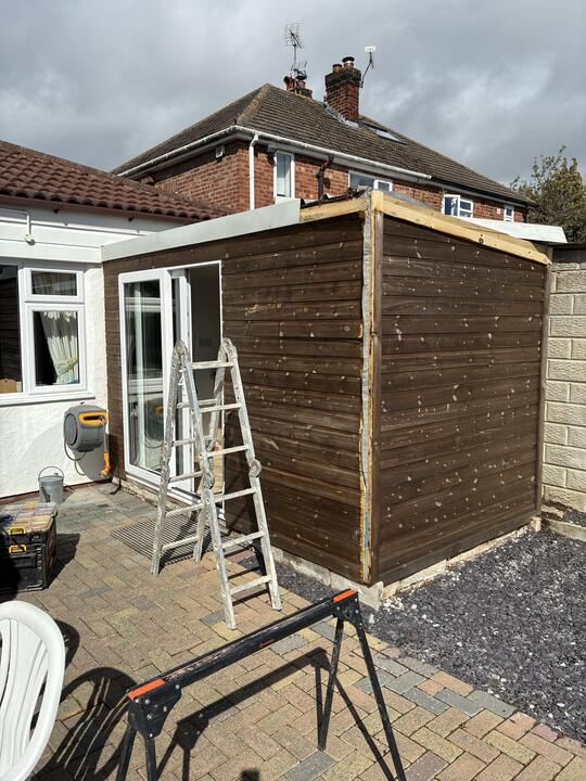 Outdoor work and garden rooms by Romenzo Construction