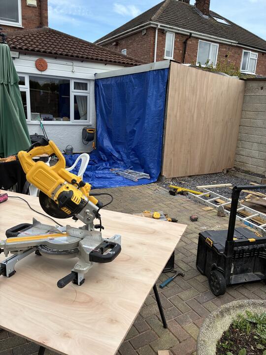 Outdoor work and garden rooms by Romenzo Construction