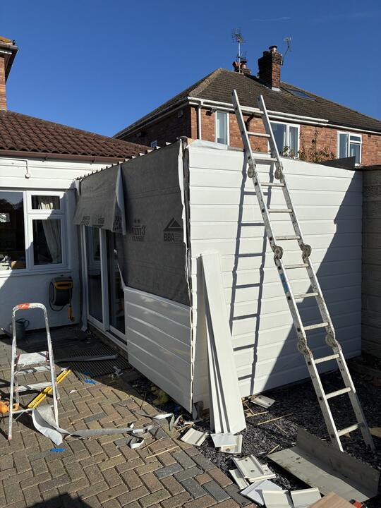 Outdoor work and garden rooms by Romenzo Construction