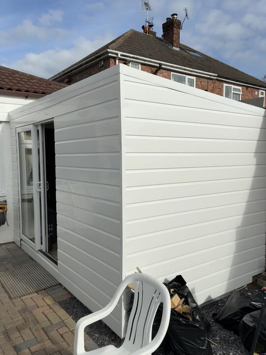 Outdoor work and garden rooms by Romenzo Construction