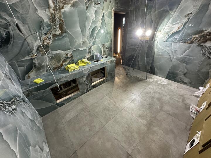 Tiling by Romenzo Construction